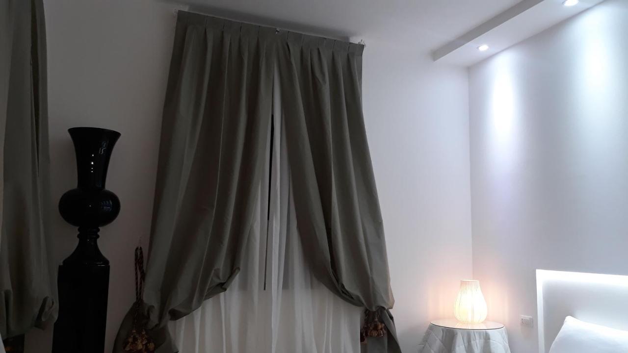 Charmerooms Palazzo Stampa Apartment